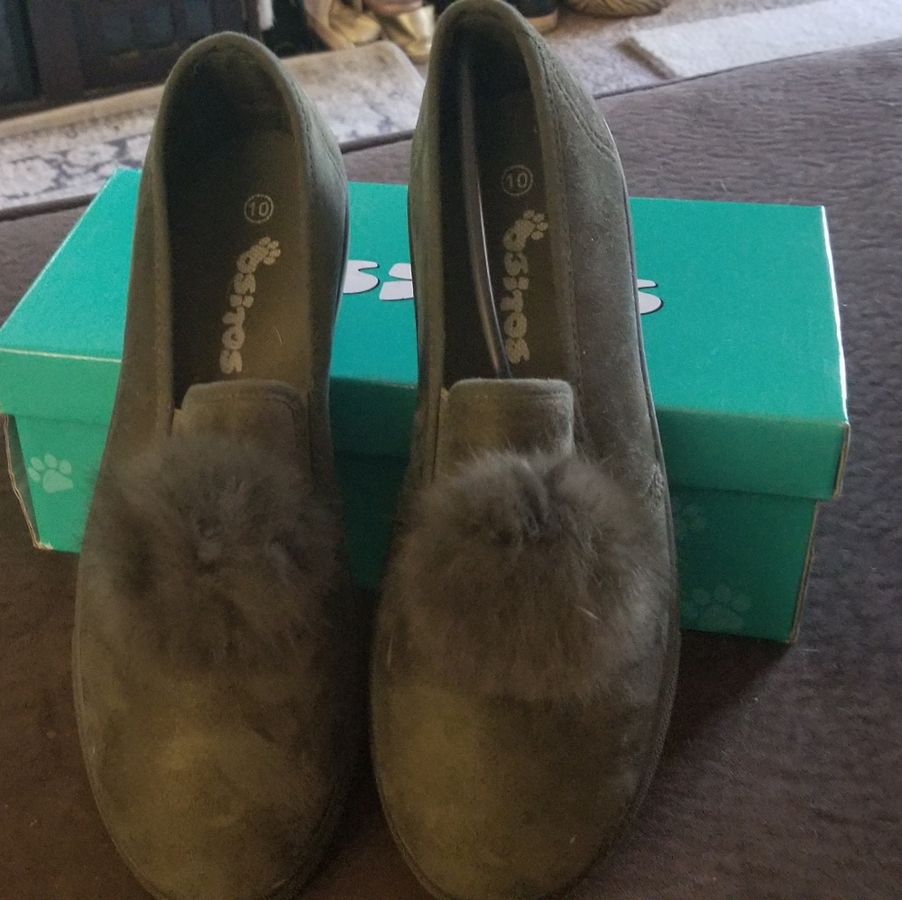 Shoes - Picture 2 of 3